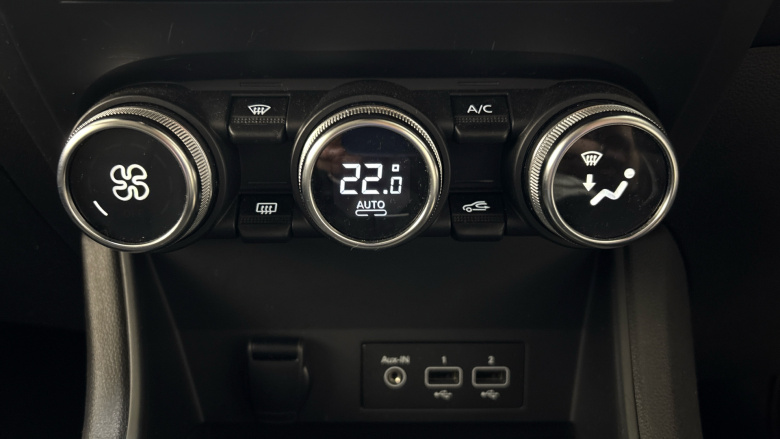 Renault Captur 1.3 TCE 140 Iconic 5dr EDC Petrol Hatchback